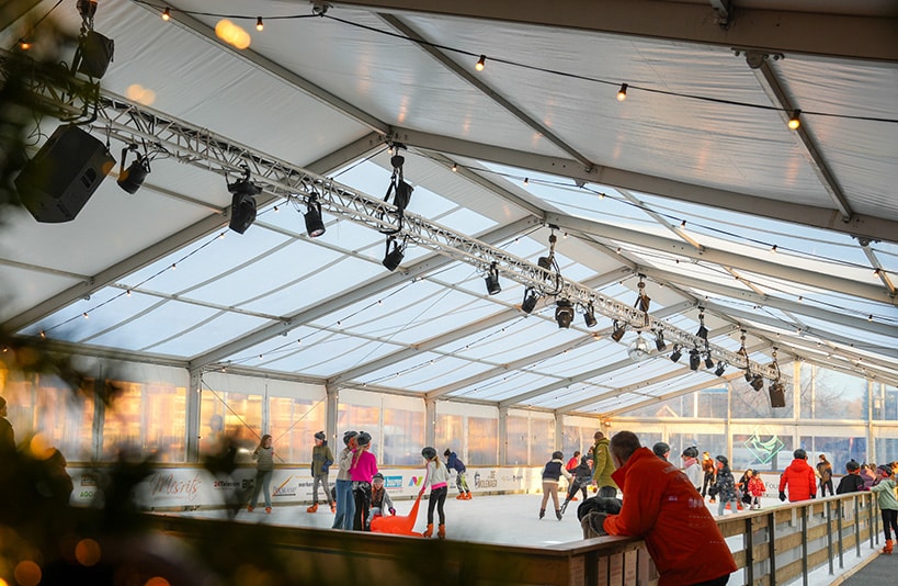 Een overkapping over de schaatsbaan van IJs In Ermelo